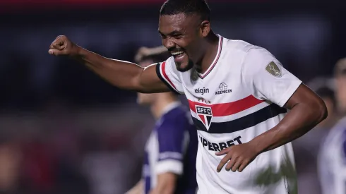 Sabino jogador do São Paulo comemora seu gol durante partida contra o Talleres no estádio Morumbi pelo campeonato Copa Libertadores 2025. Foto: Ettore Chiereguini/AGIF