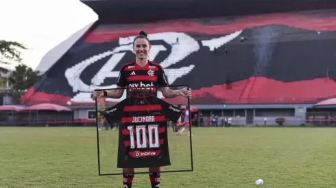 Jucinara completou 100 jogos com o Flamengo – Foto: Paula Reis/CRF