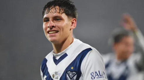 CORDOBA, ARGENTINA – NOVEMBER 27: Álvaro Montoro of Velez Sarsfield celebrates after winning the Copa Argentina 2024 Semi-final match between Boca Juniors and Velez Sarsfield at Mario Alberto Kempes Stadium on November 27, 2024 in Cordoba, Argentina. (Photo by Hernan Cortez/Getty Images)