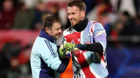 GIRONA, SPAIN – JANUARY 29: Inaki Cana Pavon, Goalkeeping Coach at Arsenal, and Neto of Arsenal interact during the warm up prior to the UEFA Champions League 2024/25 League Phase MD8 match between Girona FC and Arsenal FC at Montilivi Stadium on January 29, 2025 in Girona, Spain. (Photo by Ryan Pierse/Getty Images)