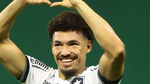 SP – SAO PAULO – 26/11/2024 – BRASILEIRO A 2024, PALMEIRAS X BOTAFOGO – Gregore jogador do Palmeiras comemora seu gol durante partida contra o Botafogo no estadio Arena Allianz Parque pelo campeonato Brasileiro A 2024.