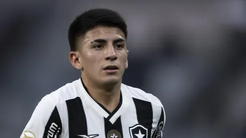 RJ – RIO DE JANEIRO – 09/11/2024 – BRASILEIRO A 2024, BOTAFOGO X CUIABA – Thiago Almada jogador do Botafogo durante partida contra o Cuiaba no estadio Engenhao pelo campeonato Brasileiro A 2024.