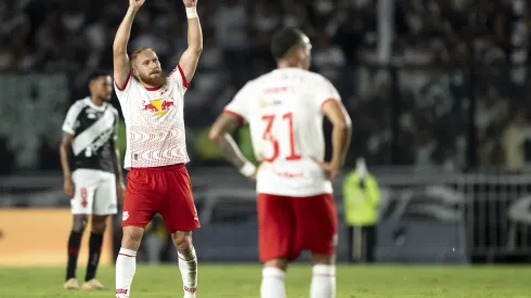 Isidro Pitta jogador do Bragantino comemora seu gol durante partida contra o Vasco no estádio São Januário pelo campeonato Brasileiro A 2025. Foto: Jorge Rodrigues/AGIF