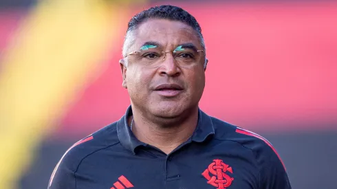 Roger Machado técnico do Internacional durante partida contra o Sport no estádio Ilha do Retiro pelo campeonato Brasileiro A 2025. 
