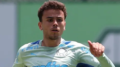 Pedro Lima voltou ao Brasil e vai decidir futuro
