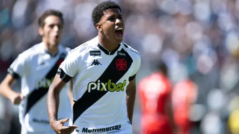 Andrey Santos defendendo o Vasco durante a Série B em 2022 – Foto: Jorge Rodrigues/AGIF