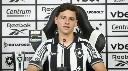 Montoro foi apresentado pelo Botafogo. Foto: Vitor Silva/Botafogo