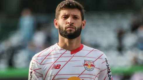 Juninho Capixaba rasga elogios ao nível técnico de Léo Ortiz