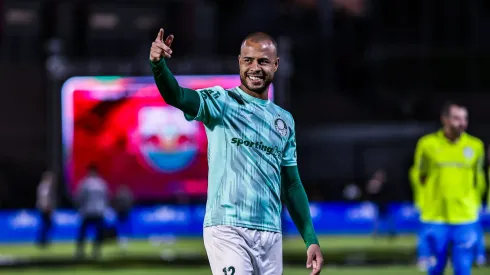 SP – BRAGANCA PAULISTA – 18/05/2025 – BRASILEIRO A 2025, BRAGANTINO X PALMEIRAS – Mayke jogador do Palmeiras durante aquecimento antes da partida contra o Bragantino no estadio Cicero De Souza Marques pelo campeonato Brasileiro A 2025. Foto: Fabio Giannelli/AGIF