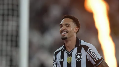 Vitinho exalta Botafogo antes do Super Mundial e vê evolução – Foto: Thiago Ribeiro/AGIF