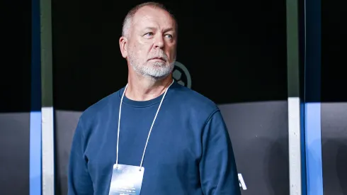 Mano Menezes tem dado mais oportunidades a Ronald no Grêmio – Foto: Maxi Franzoi/AGIF