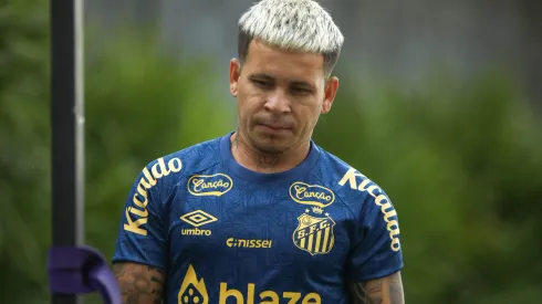 SP – SANTOS – 05/01/2025 – SANTOS, TREINO – Yeferson Soteldo jogador do Santos durante treino no Centro de Treinamento CT Rei Pele, neste domingo (05). Foto: Reinaldo Campos/AGIF