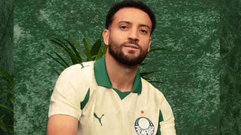 Felipe Anderson vestindo o novo uniforme do Palmeiras para o Mundial – Foto: Reprodução/Palmeiras