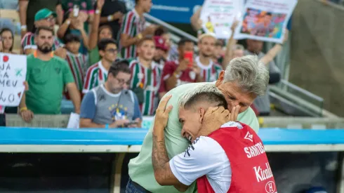 RJ – RIO DE JANEIRO – 13/04/2025 – BRASILEIRO A 2025, FLUMINENSE X SANTOS – Renato Gaucho tecnico do Fluminense disputa lance com Soteldo jogador do Santos durante partida no estadio Maracana pelo campeonato Brasileiro A 2025. Foto: Thiago Ribeiro/AGIF