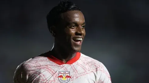 .Helinho comemorando gol durante partida entre Vasco e Red Bull Bragantino, em São Januário, pelo Brasileirão. Foto: Wagner Meier
