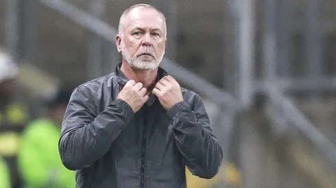 Mano Menezes está com dúvidas na escalação(Photo by Fernando Alves/Getty Images)