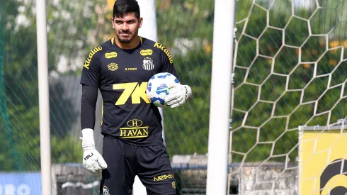 SP – SANTOS – 07/05/2025 – SANTOS, TREINO – joao paulo jogador do Santos durante treino no Centro de Treinamento CT Rei Pele. Foto: Mauricio De Souza/AGIF