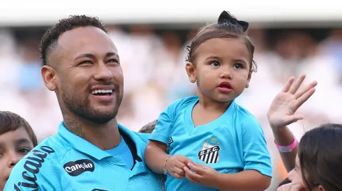SP – SANTOS – 01/06/2025 – BRASILEIRO A 2025, SANTOS X BOTAFOGO – Neymar jogador do Santos durante aquecimento antes da partida contra o Botafogo no estadio Vila Belmiro pelo campeonato Brasileiro A 2025. Foto: Mauricio De Souza/AGIF