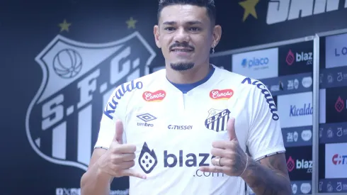 Atacante durante a apresentação no Santos.Foto: Reinaldo Campos/AGIF