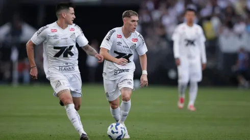 SP – SAO PAULO – 18/05/2025 – BRASILEIRO A 2025, CORINTHIANS X SANTOS – Rollheiser jogador do Santos durante partida contra o Corinthians no estadio Arena Corinthians pelo campeonato Brasileiro A 2025. Foto: Ettore Chiereguini/AGIF