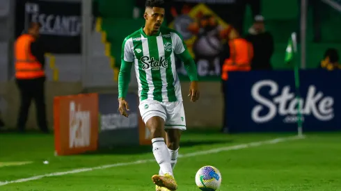 RS – CAXIAS DO SUL – 17/04/2024 – BRASILEIRO A 2024, JUVENTUDE X CORINTHIANS – Caique jogador do Juventude durante partida contra o Corinthians no estadio Alfredo Jaconi pelo campeonato Brasileiro A 2024. Foto: Luiz Erbes/AGIF