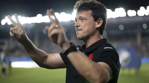 Fernando Diniz, técnico do Vasco, durante partida contra o Fortaleza no estadio Sao Januario pelo campeonato Brasileiro A 2025. Foto: Jorge Rodrigues/AGIF