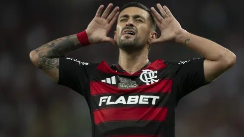 RJ – RIO DE JANEIRO – 10/05/2025 – BRASILEIRO A 2025, FLAMENGO X BAHIA – Arrascaeta jogador do Flamengo comemora seu gol durante partida contra o Bahia no estadio Maracana pelo campeonato Brasileiro A 2025. Foto: Jorge Rodrigues/AGIF