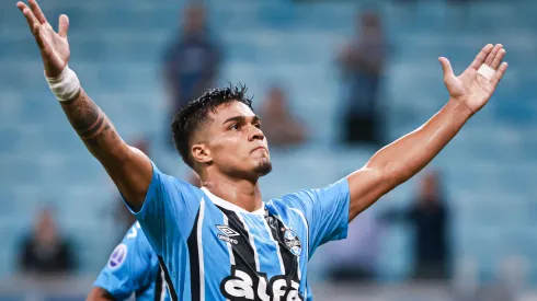 Arezzo pode deixar o Grêmio rumo ao Hallas Verona – Foto: Maxi Franzoi/AGIF