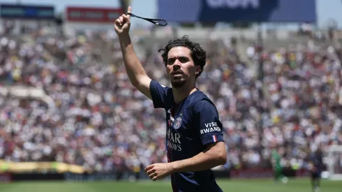 Meio-campista comemora o gol diante do Atlético de Madrid. Photo by Harry How/Getty Images