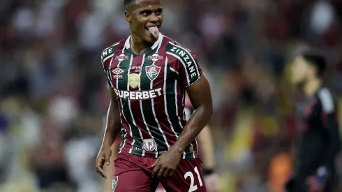 RJ – RIO DE JANEIRO – 17/10/2024 – BRASILEIRO A 2024, FLAMENGO X FLUMINENSE – Jhon Arias jogador do Fluminense comemora seu gol durante partida contra o Flamengo no estadio Maracana pelo campeonato Brasileiro A 2024. Foto: Alexandre Loureiro/AGIF