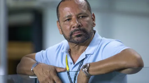 Pai de Neymar reprovou as críticas recebidas no Santos.