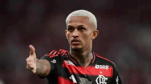 RJ – RIO DE JANEIRO – 18/05/2025 – BRASILEIRO A 2025, FLAMENGO X BOTAFOGO – Wesley jogador do Flamengo durante partida contra o Botafogo no estadio Maracana pelo campeonato Brasileiro A 2025. Foto: Thiago Ribeiro/AGIF