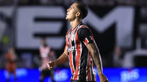 SP – SANTOS – 01/02/2025 – PAULISTA 2025, SANTOS X SAO PAULO – Igor Vinicius jogador do Sao Paulo durante partida contra o Santos no estadio Vila Belmiro pelo campeonato Paulista 2025. Foto: Marcello Zambrana/AGIF