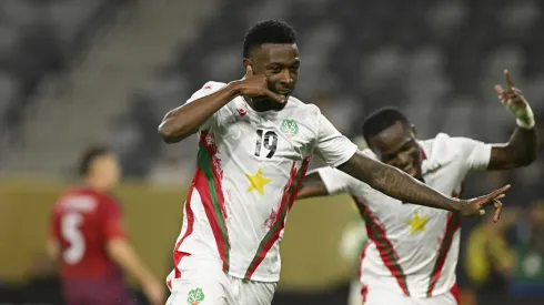 Suriname deu trabalho na estreia, mas perdeu por 4 a 3 para a Costa Rica
