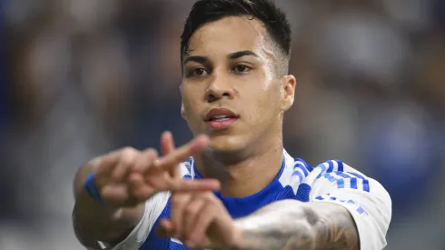 Kaio Jorge comemorando tento marcado em Minas Gerais.