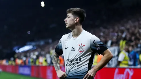 Garro e Félix Torres estão perto de entrar no top-10 histórico de estrangeiros do Corinthians. Foto: Marco Miatelo/AGIF