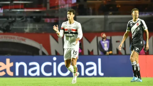 SP – SAO PAULO – 12/06/2025 – BRASILEIRO A 2025, SAO PAULO X VASCO – Dinenno jogador do Sao Paulo, durante partida contra o Vasco no estadio do Morumbis, pelo Campeonato Brasileiro A 2025. Foto: Jota Erre/AGIF