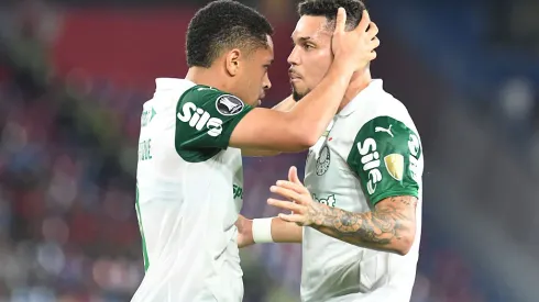 ASUNCION, PARAGUAY – MAY 07: Vitor Roque of Palmeiras celebrates with teammate Paulinho after scoring the team's second goal during the Copa CONMEBOL Libertadores 2025 Group G match between Cerro Porteño and Palmeiras at Estadio General Pablo Rojas – La Nueva Olla on May 07, 2025 in Asuncion, Paraguay. (Photo by Christian Alvarenga/Getty Images)