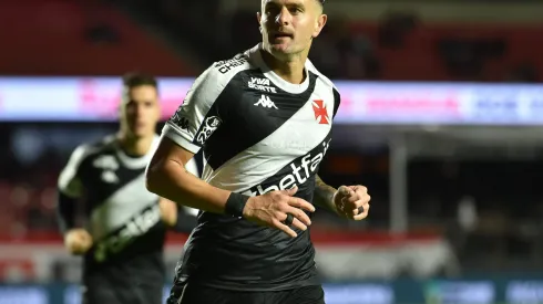SP – SAO PAULO – 12/06/2025 – BRASILEIRO A 2025, SAO PAULO X VASCO – Vegetti jogador do Vasco comemora seu gol durante partida contra o Sao Paulo no estadio Morumbi pelo campeonato Brasileiro A 2025. Foto: Jota Erre/AGIF