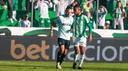 Rossato comenta rumores de clubes árabes e destaca posição firme do Grêmio. Foto: Luiz Erbes/AGIF