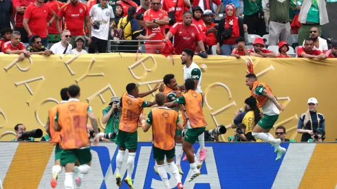 EAST RUTHERFORD, NEW JERSEY – JUNE 19: Jose Manuel Lopez #42 of Palmeiras celebrates scoring his team's second goal with teammates during the FIFA Club World Cup 2025 group A match between SE Palmeiras and Al Ahly SC at MetLife Stadium on June 19, 2025 in East Rutherford, New Jersey. (Photo by Al Bello/Getty Images)
