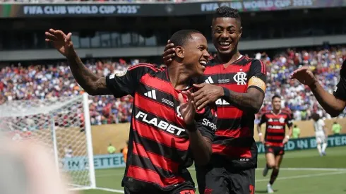 Wallace Yan e Bruno Henrique marcaram pelo Flamengo. Foto: Gilvan de Souza/Flamengo
