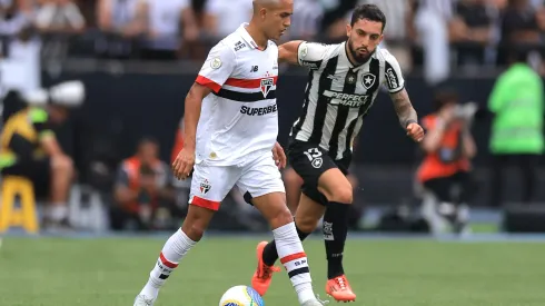 RIO DE JANEIRO, BRAZIL – DECEMBER 08: Alex Telles of Botafogo fights for the ball with Igor Vinicius of São Paulo during the match between Botafogo and Sao Paulo as part of Brasileirao 2024 at Estadio Olímpico Nilton Santos on December 08, 2024 in Rio de Janeiro, Brazil. (Photo by Buda Mendes/Getty Images)