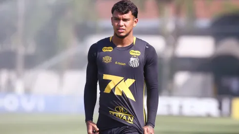 SP – SANTOS – 07/05/2025 – SANTOS, TREINO – Gabriel Veron jogador do Santos durante treino no Centro de Treinamento CT Rei Pele. Foto: Mauricio De Souza/AGIF