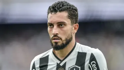 Alex Telles em ação pelo Botafogo – Thiago Ribeiro/AGIF