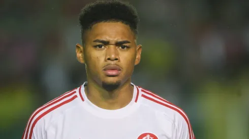 Victor Gabriel, zagueiro do Internacional, alvo do Cruzeiro