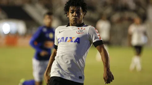 SAO PAULO, BRAZIL – MAY 28: Romarinho of Corinthians in action during a match between Corinthians and Cruzeiro of Brasileirao Series A 2014 at Caninde Stadium on May 28, 2014 in Sao Paulo, Brazil. (Photo by Miguel Schincariol/Getty Images)