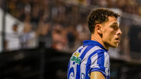 RN – NATAL – 21/04/2025 – BRASILEIRO C 2025, ABC X CSA – Enzo jogador do CSA durante partida contra o ABC no estadio Frasqueirao pelo campeonato Brasileiro C 2025. Foto: Alexandre Lago/AGIF