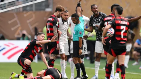 PHILADELPHIA, PENNSYLVANIA – JUNE 20: Nicolas Jackson #15 of Chelsea FC receives a red card during the FIFA Club World Cup 2025 group D match between CR Flamengo and Chelsea FC at Lincoln Financial Field on June 20, 2025 in Philadelphia, Pennsylvania. (Photo by David Ramos/Getty Images)