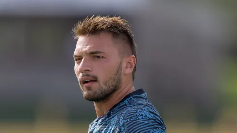 RS – ERECHIM – 15/02/2025 – GAUCHO 2025, YPIRANGA X GREMIO – Gabriel Grando jogador do Gremio durante partida contra o Ypiranga no estadio Colosso da Lagoa pelo campeonato Gaucho 2025.